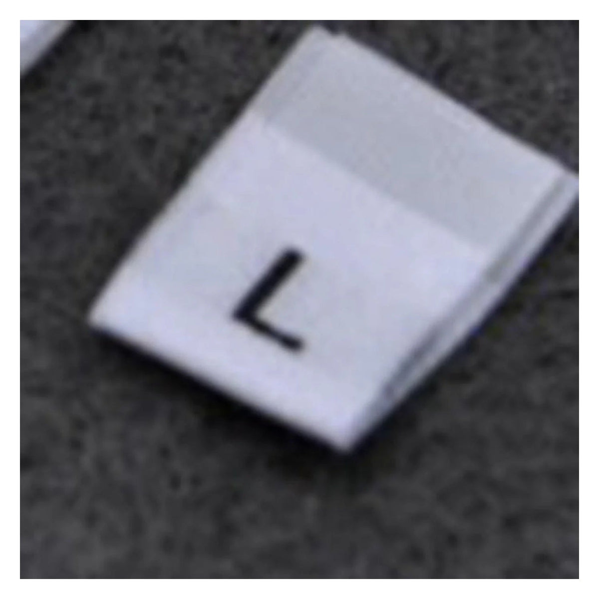 100pcs Clothing Size Label Tags Black & White 18 × 12 mm – L White