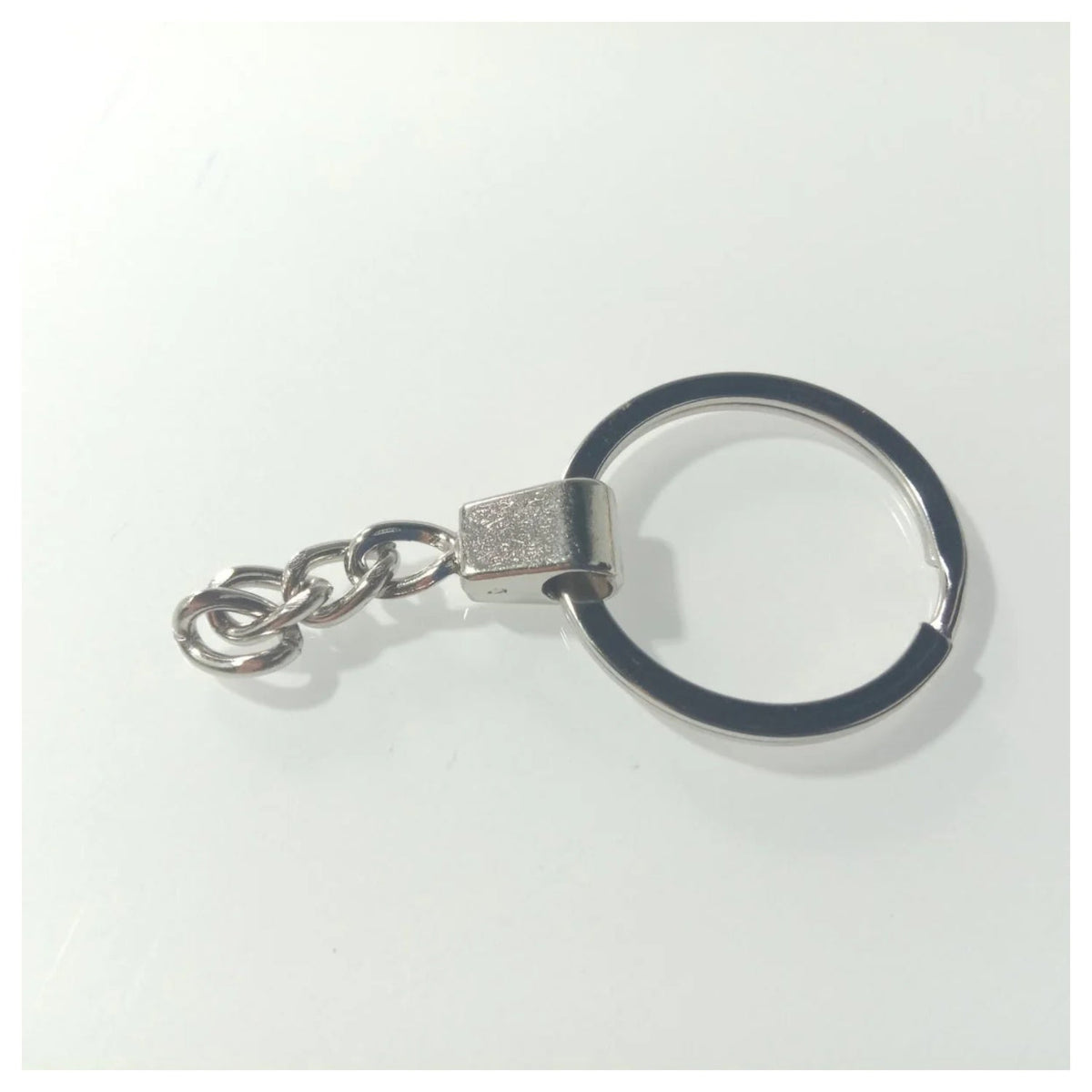 10 × 30mm KC Gold Bronze Rhodium Keyring with Split Ring – Rhodium