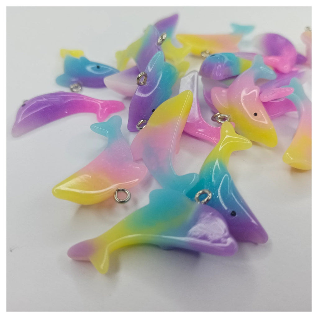 20pcs Gradient Dolphin Charms for DIY Necklace Bracelet – Colorful dolphin-shaped charms on a white background