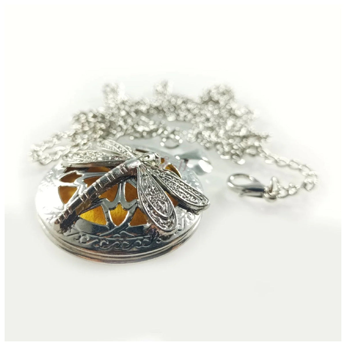 40mm Dragonfly Aromatherapy Locket Necklace with 10 Pads