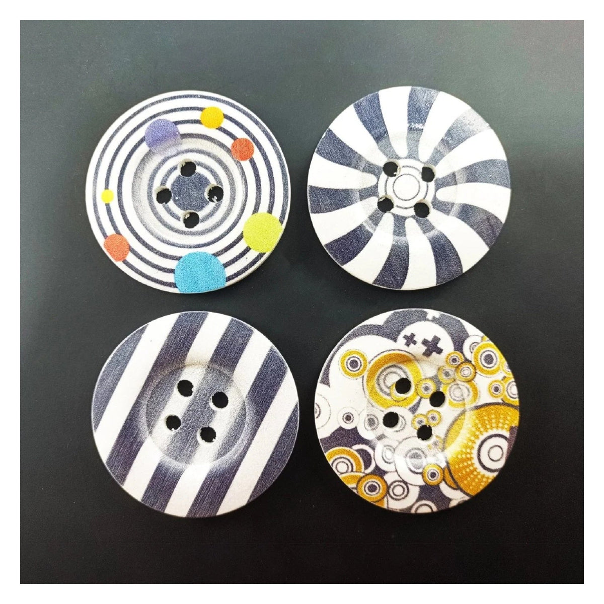 4pcs 50mm Painted Wooden Buttons – 5. Spirals Stripes Retro